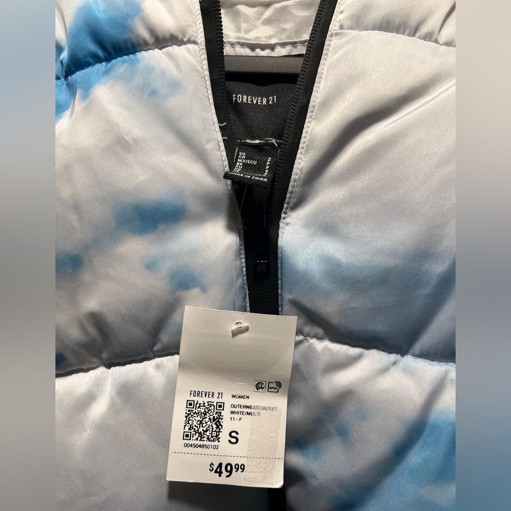 NWT FOREVER 21 Women’s Landscape Puffer Jacket - Picture 8 of 8